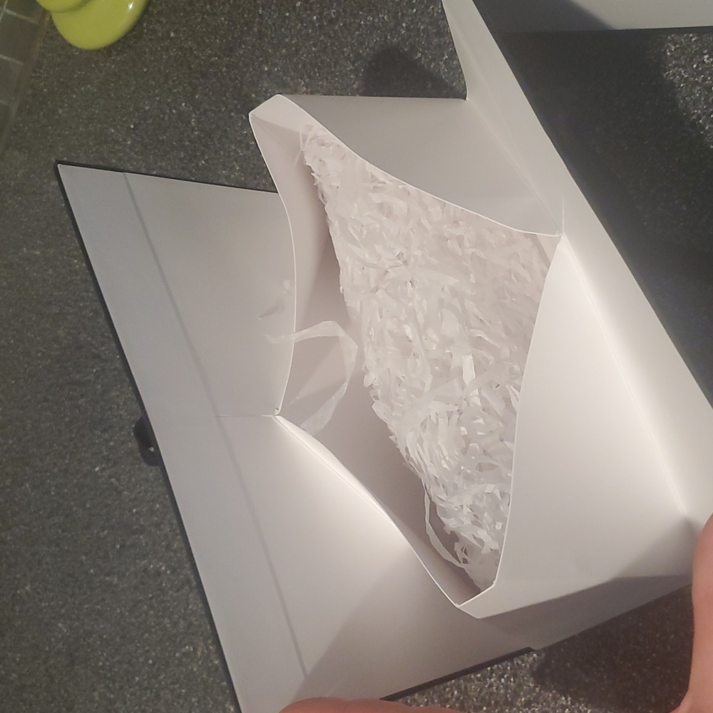 Chanel White Gift Boxes - Picture 6 of 14
